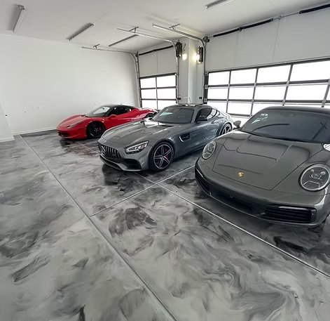 Gold and gray swirled metallic epoxy flooring finish in San Marcos, TX